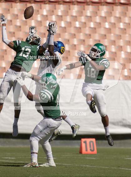 Thumbnail 3 in Dorsey vs Crenshaw photogallery.