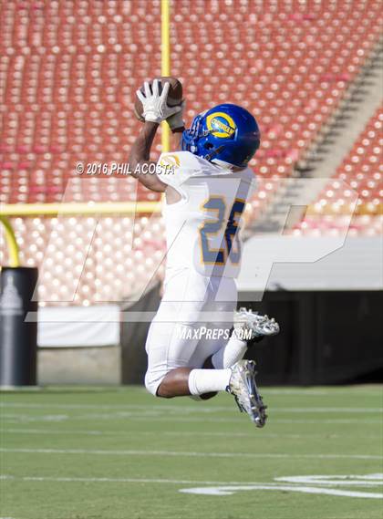 Thumbnail 1 in Dorsey vs Crenshaw photogallery.