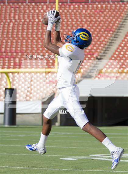 Thumbnail 2 in Dorsey vs Crenshaw photogallery.