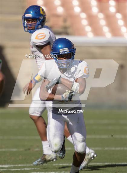Thumbnail 3 in Dorsey vs Crenshaw photogallery.