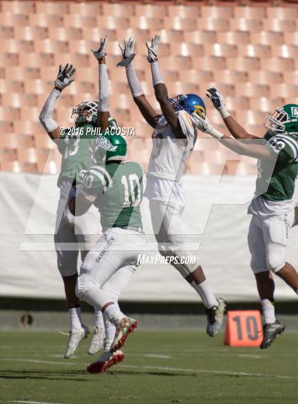 Thumbnail 3 in Dorsey vs Crenshaw photogallery.