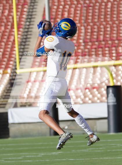 Thumbnail 2 in Dorsey vs Crenshaw photogallery.