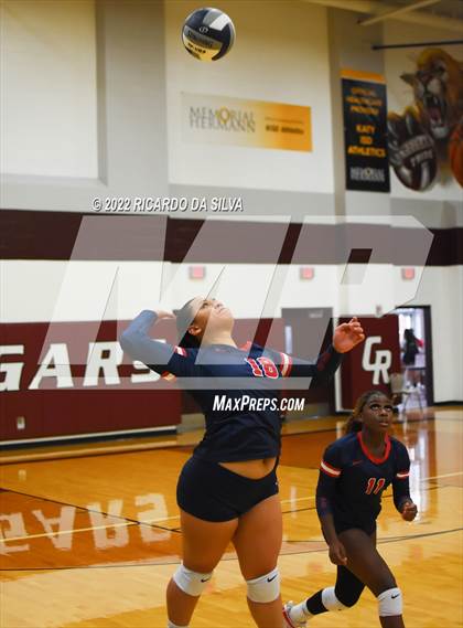 Thumbnail 2 in Fort Bend Kempner vs Cypress Springs photogallery.