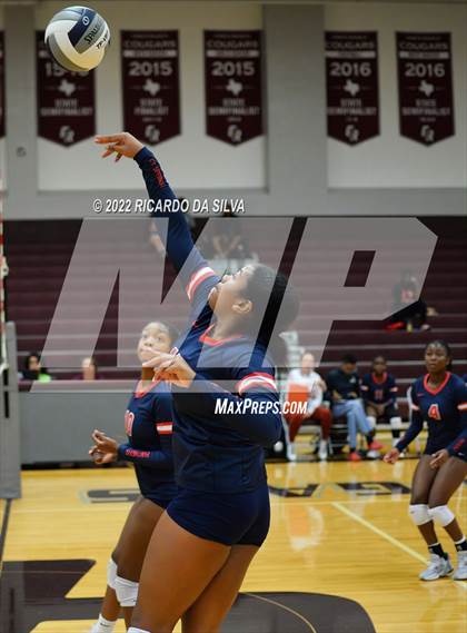 Thumbnail 3 in Fort Bend Kempner vs Cypress Springs photogallery.