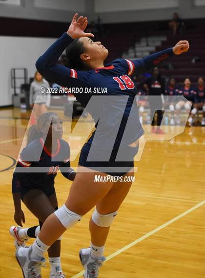 Thumbnail 1 in Fort Bend Kempner vs Cypress Springs photogallery.