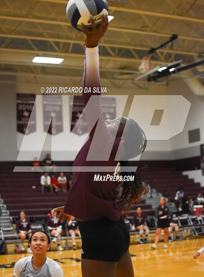 Thumbnail 1 in Fort Bend Kempner vs Cypress Springs photogallery.