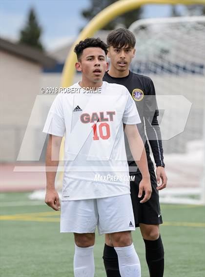 Thumbnail 3 in Livingston vs. Galt (CIF SJS D4 Final) photogallery.