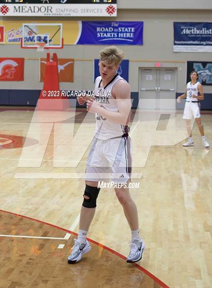 Thumbnail 2 in Clear Brook vs Deer Park (McDonald's Texas Invitational) photogallery.