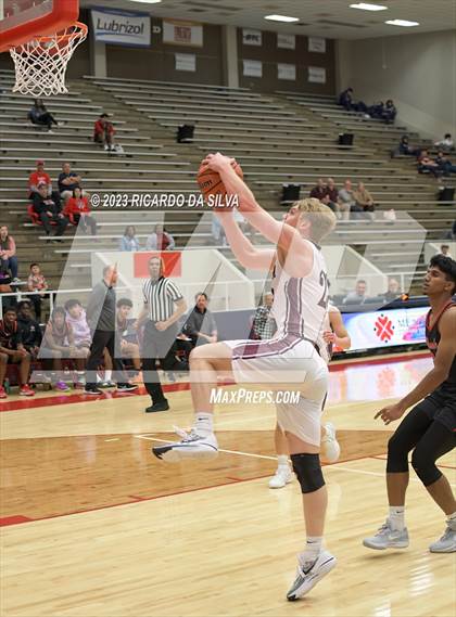 Thumbnail 3 in Clear Brook vs Deer Park (McDonald's Texas Invitational) photogallery.