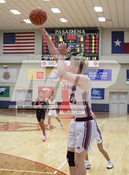 Thumbnail 1 in Clear Brook vs Deer Park (McDonald's Texas Invitational) photogallery.