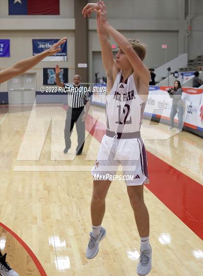 Thumbnail 3 in Clear Brook vs Deer Park (McDonald's Texas Invitational) photogallery.
