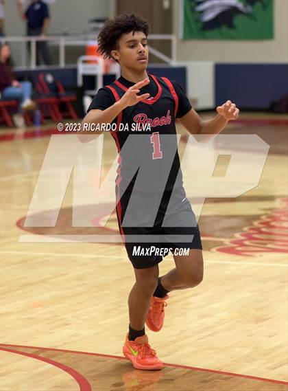 Thumbnail 2 in Clear Brook vs Deer Park (McDonald's Texas Invitational) photogallery.