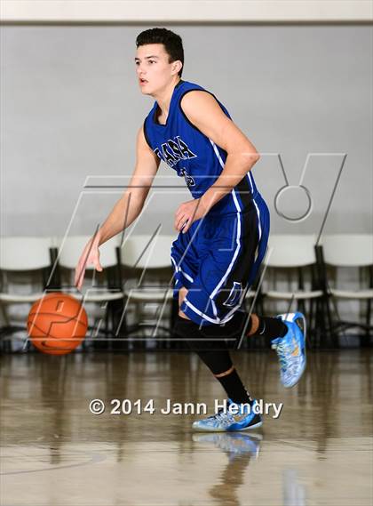 Thumbnail 2 in Dana Hills vs Foss (MaxPreps Holiday Classic) photogallery.