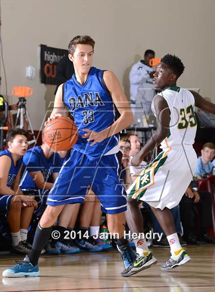 Thumbnail 3 in Dana Hills vs Foss (MaxPreps Holiday Classic) photogallery.