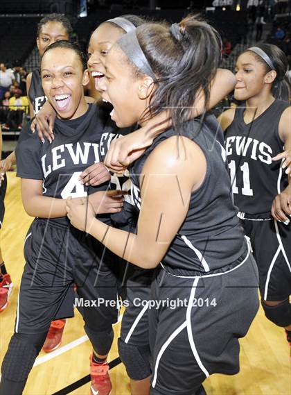 Thumbnail 1 in Francis Lewis vs South Shore  (PSAL Class AA Final) photogallery.