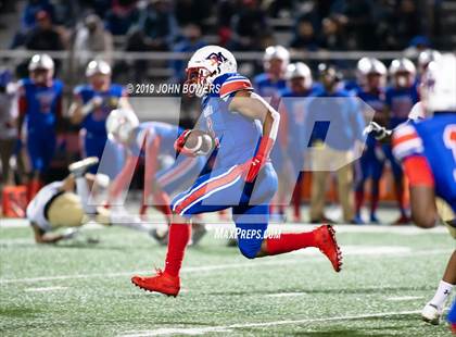 Thumbnail 2 in DeMatha vs. Our Lady of Good Counsel photogallery.