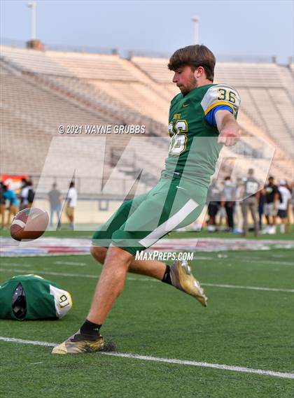 Thumbnail 2 in Leesville vs. Captain Shreve photogallery.