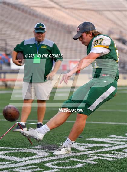 Thumbnail 3 in Leesville vs. Captain Shreve photogallery.