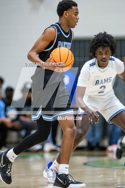 Thumbnail 1 in Cleveland vs. Panther Creek (NCHSAA 4A East Regional Final) photogallery.
