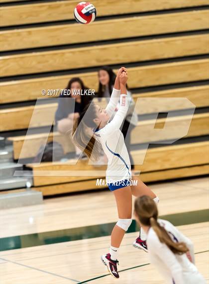 Thumbnail 3 in Saint Francis vs. St. Ignatius (CIF CCS Open Div. Semifinal) photogallery.