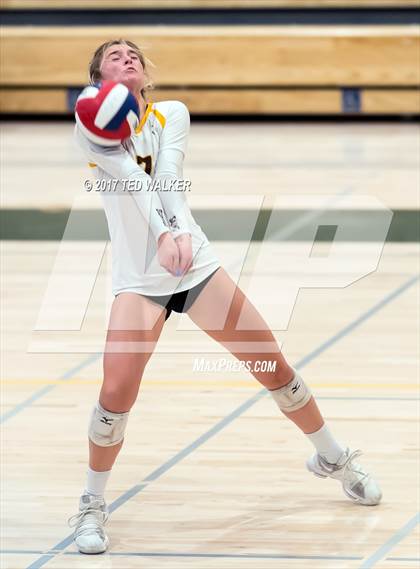 Thumbnail 3 in Saint Francis vs. St. Ignatius (CIF CCS Open Div. Semifinal) photogallery.