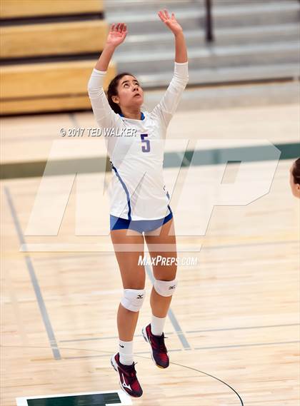 Thumbnail 2 in Saint Francis vs. St. Ignatius (CIF CCS Open Div. Semifinal) photogallery.