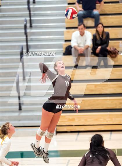 Thumbnail 2 in Saint Francis vs. St. Ignatius (CIF CCS Open Div. Semifinal) photogallery.