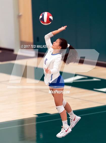Thumbnail 3 in Saint Francis vs. St. Ignatius (CIF CCS Open Div. Semifinal) photogallery.