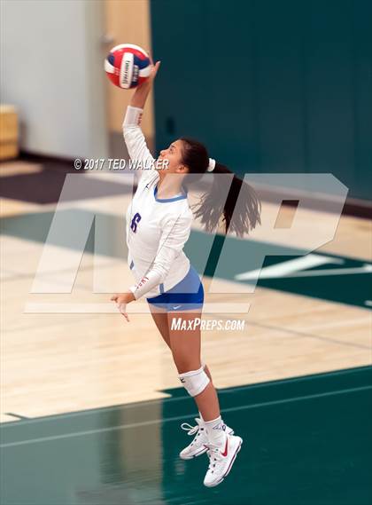 Thumbnail 3 in Saint Francis vs. St. Ignatius (CIF CCS Open Div. Semifinal) photogallery.