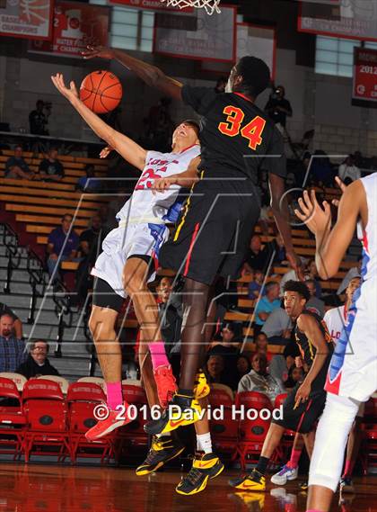 Thumbnail 2 in Los Alamitos vs. Fairfax (Nike Extravaganza) photogallery.
