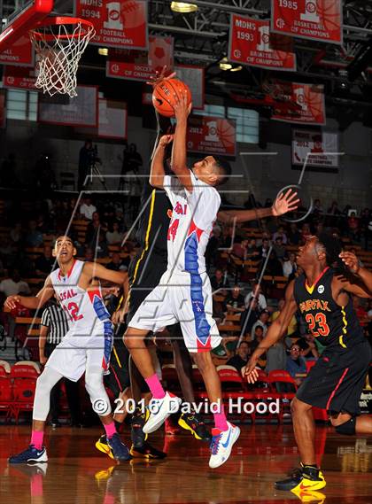 Thumbnail 3 in Los Alamitos vs. Fairfax (Nike Extravaganza) photogallery.