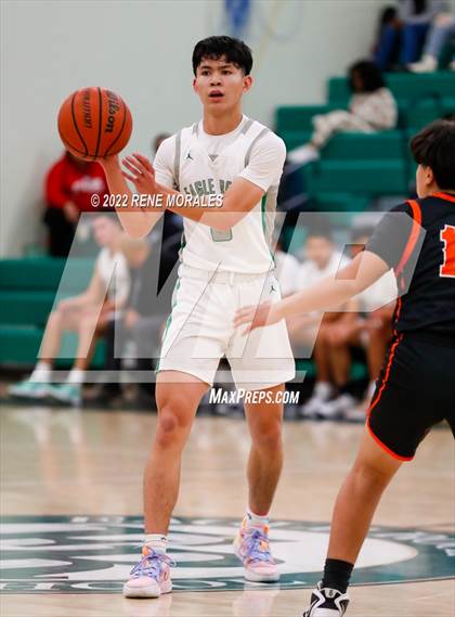 Thumbnail 3 in Lincoln vs Eagle Rock photogallery.
