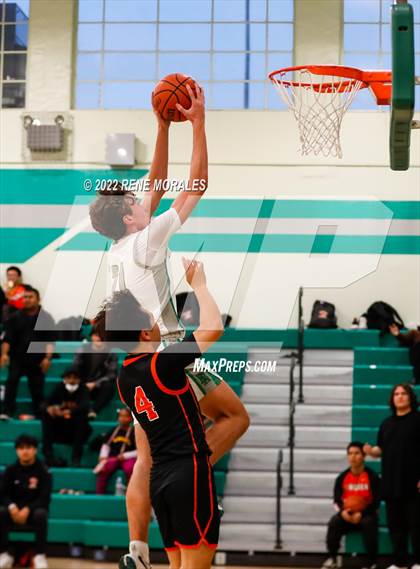 Thumbnail 1 in Lincoln vs Eagle Rock photogallery.