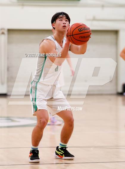 Thumbnail 3 in Lincoln vs Eagle Rock photogallery.