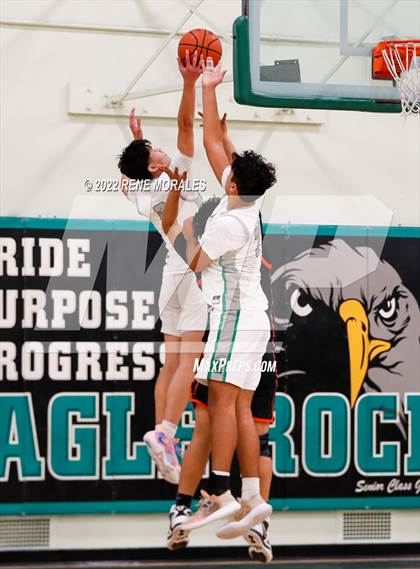 Thumbnail 3 in Lincoln vs Eagle Rock photogallery.