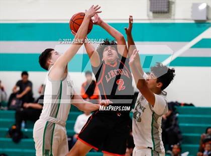 Thumbnail 2 in Lincoln vs Eagle Rock photogallery.