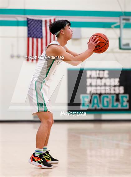 Thumbnail 3 in Lincoln vs Eagle Rock photogallery.