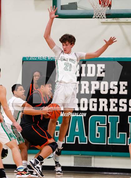 Thumbnail 3 in Lincoln vs Eagle Rock photogallery.