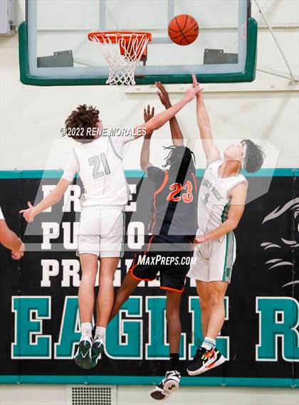 Thumbnail 2 in Lincoln vs Eagle Rock photogallery.
