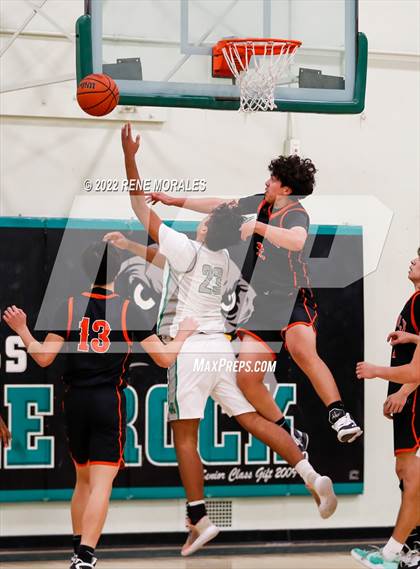 Thumbnail 3 in Lincoln vs Eagle Rock photogallery.
