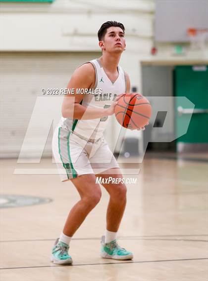 Thumbnail 1 in Lincoln vs Eagle Rock photogallery.