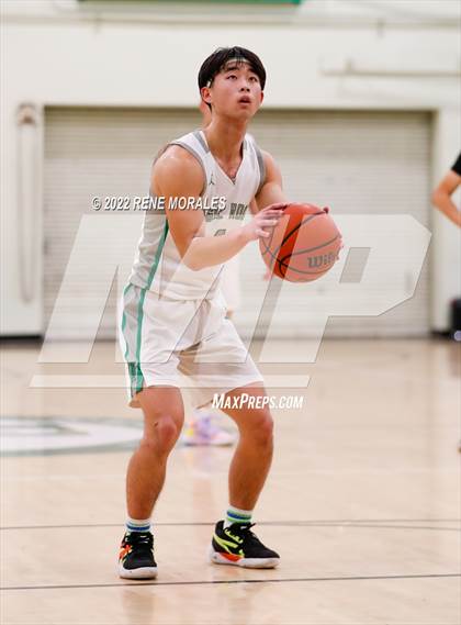 Thumbnail 1 in Lincoln vs Eagle Rock photogallery.