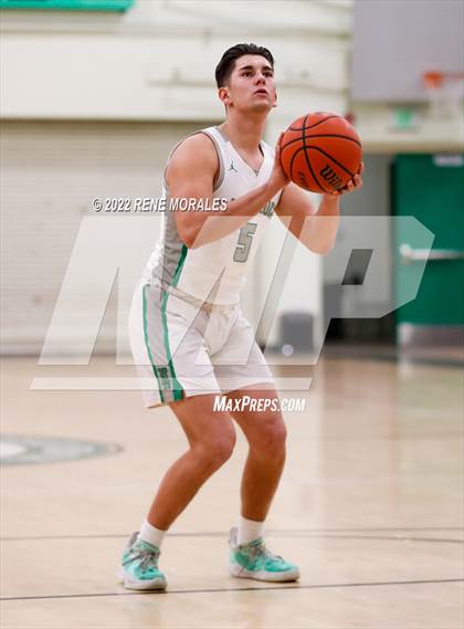 Thumbnail 2 in Lincoln vs Eagle Rock photogallery.