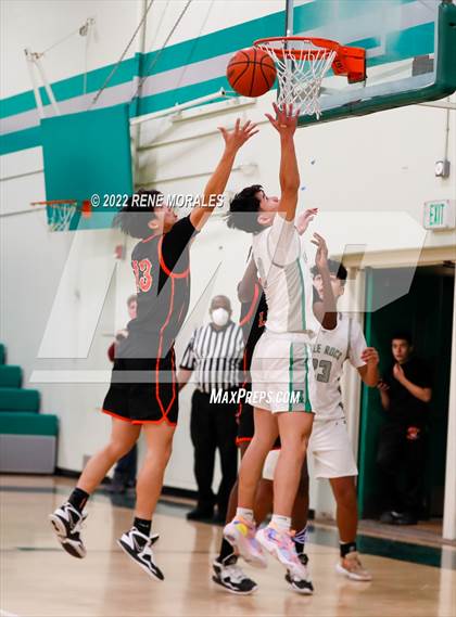 Thumbnail 1 in Lincoln vs Eagle Rock photogallery.