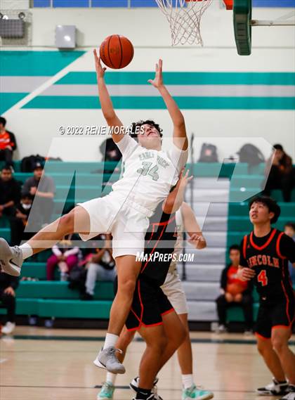 Thumbnail 3 in Lincoln vs Eagle Rock photogallery.