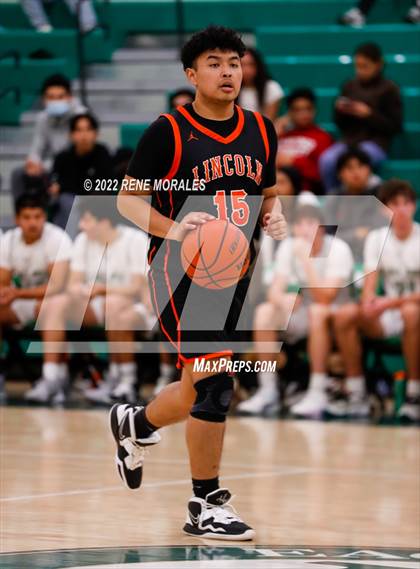 Thumbnail 2 in Lincoln vs Eagle Rock photogallery.