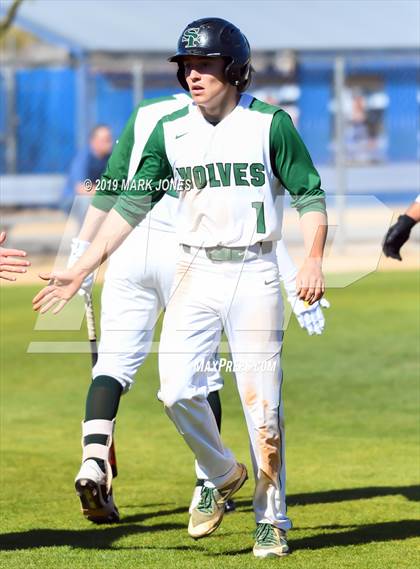 Thumbnail 2 in Bentonville West vs. Edmond Santa Fe (Coach Bob Invitational) photogallery.