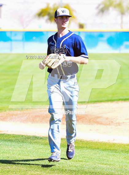 Thumbnail 3 in Bentonville West vs. Edmond Santa Fe (Coach Bob Invitational) photogallery.