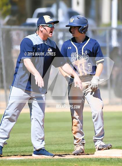 Thumbnail 2 in Bentonville West vs. Edmond Santa Fe (Coach Bob Invitational) photogallery.