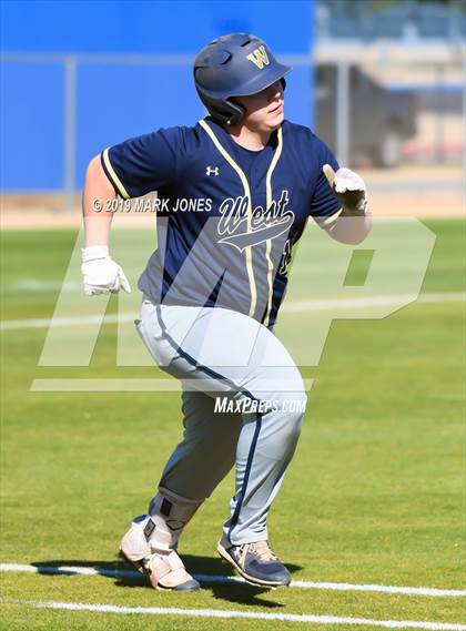 Thumbnail 1 in Bentonville West vs. Edmond Santa Fe (Coach Bob Invitational) photogallery.